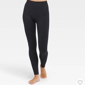 ASSETS by SPANX Women’s Seamless Leggings - Black. Size XL.